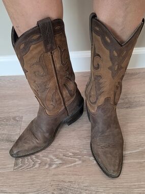 Western Cowboy Boots in Two-Tone Brown